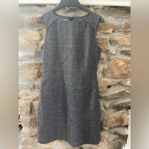 Hobbs wool, grey flannel cap sleeve mini dress.  Women’s US size 6 (UK size 10).